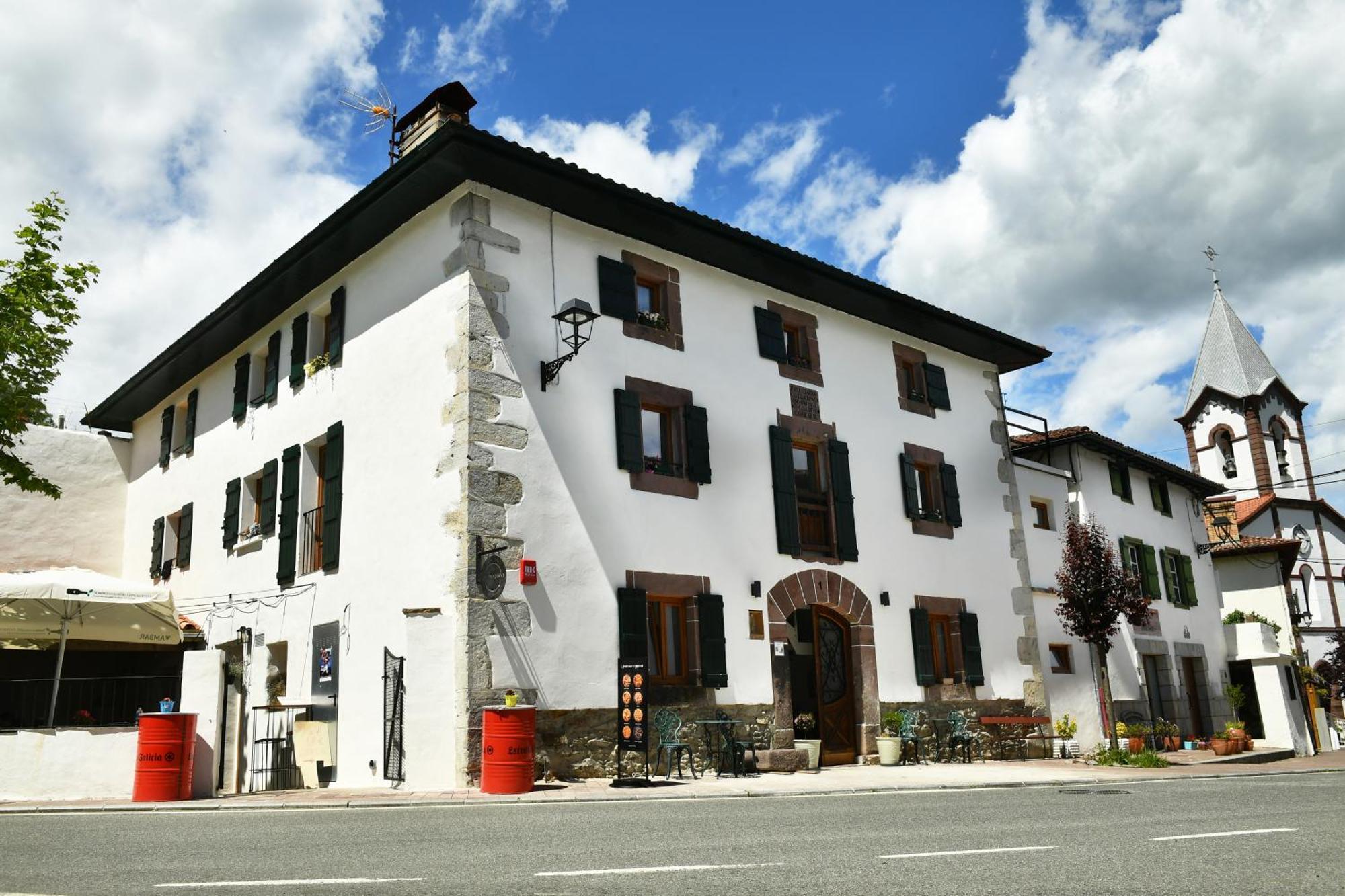 Apartamentos De Montana Mendiola - Casa Ferran-Casa Karrikaburu Valcarlos Exterior photo